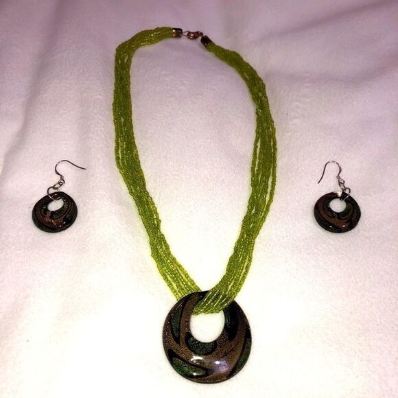 Jewelry - Glass Pendant Necklace with Earrings Set‎